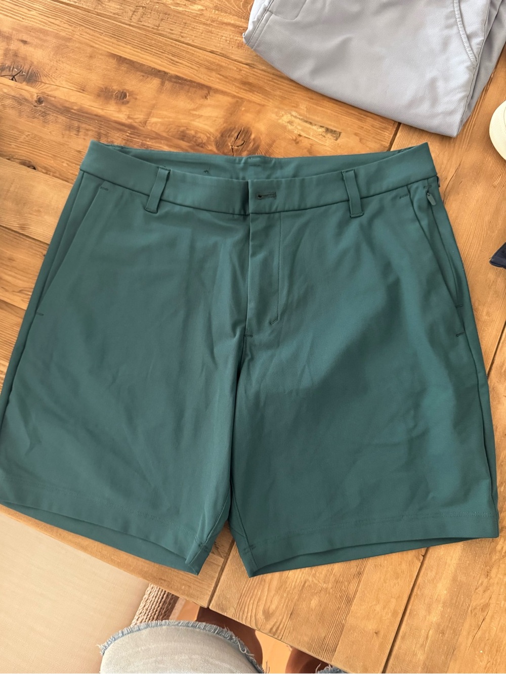 Lululemon mens shorts size 32